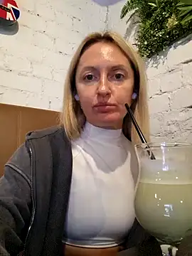 Snapshot of Miss____Mia_ chatting on October 2, 2025, 9:27 am Miss Mia online show from October 2, 2025, 9:27 am