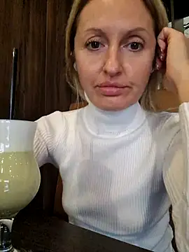 Snapshot of Miss____Mia_ chatting on October 16, 2025, 12:17 pm Miss Mia online show from October 16, 2025, 12:17 pm