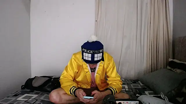 Snapshot of Pinkandyellowpokemon chatting on September 10, 2025, 4:12 am Pinkandyellowpokemon online show from September 10, 2025, 4:12 am