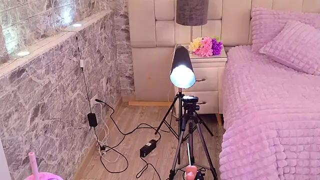 Snapshot of ZendayaGrey chatting on October 17, 2025, 11:18 pm ZendayaGrey online show from October 17, 2025, 11:18 pm
