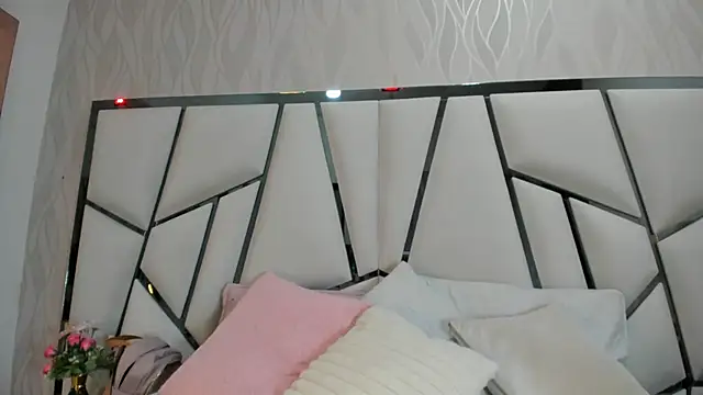 Snapshot of _aurora18_ chatting on October 22, 2025, 3:07 am aurora18 online show from October 22, 2025, 3:07 am