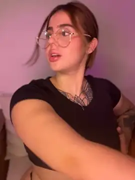 ValerieHilton online show from January 7, 2025, 2:53 am