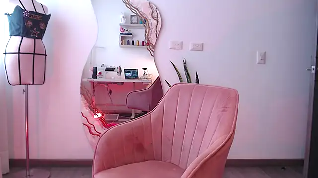 Snapshot of chloebritto chatting on December 18, 2024, 1:12 pm chloebritto online show from December 18, 2024, 1:12 pm