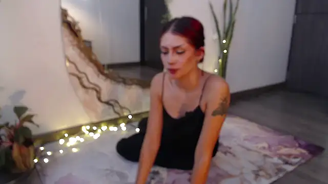 chloebritto online show from February 11, 2025, 7:05 pm