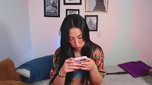 Snapshot of lilyy_evanss chatting on March 17, 2025, 11:21 pm lilyy evanss online show from March 17, 2025, 11:21 pm