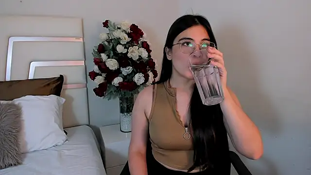 Snapshot of CamilaSofiia chatting on February 19, 2025, 7:48 pm CamilaSofiia online show from February 19, 2025, 7:48 pm