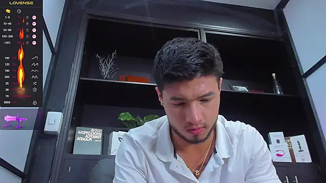 Snapshot of EdwardRoss_ chatting on February 4, 2025, 11:49 pm EdwardRoss online show from February 4, 2025, 11:49 pm