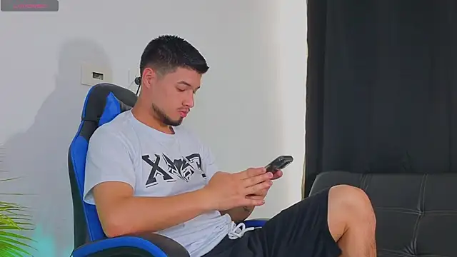 EdwardRoss  online show from October 22, 2025, 7:24 pm