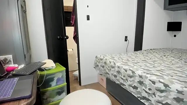 Snapshot of Persiasparadise chatting on December 3, 2025, 1:46 am Persiasparadise online show from December 3, 2025, 1:46 am