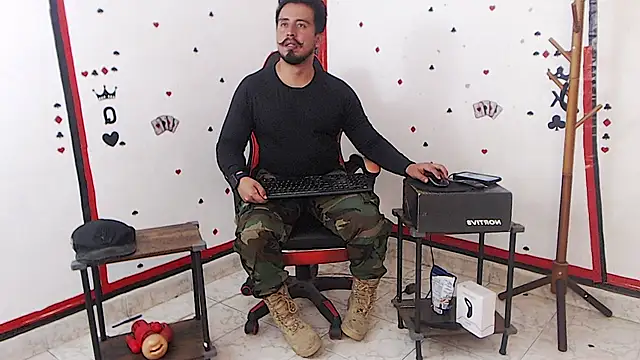 KalethBigDick online show from October 15, 2025, 1:44 pm