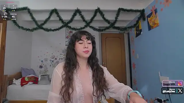 leslyyu online show from December 3, 2025, 8:29 pm