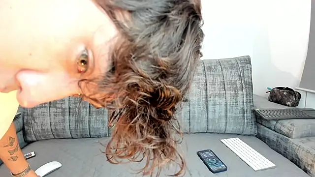 Snapshot of Adriien19 chatting on December 20, 2025, 12:29 am Adriien19 online show from December 20, 2025, 12:29 am