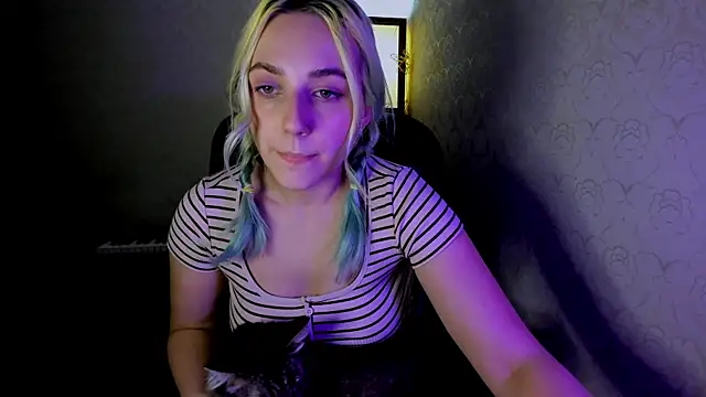 Snapshot of coraline_meow chatting on December 6, 2024, 2:38 pm coraline meow online show from December 6, 2024, 2:38 pm