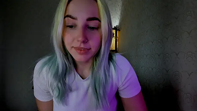 Snapshot of coraline_meow chatting on December 18, 2024, 6:32 am coraline meow online show from December 18, 2024, 6:32 am