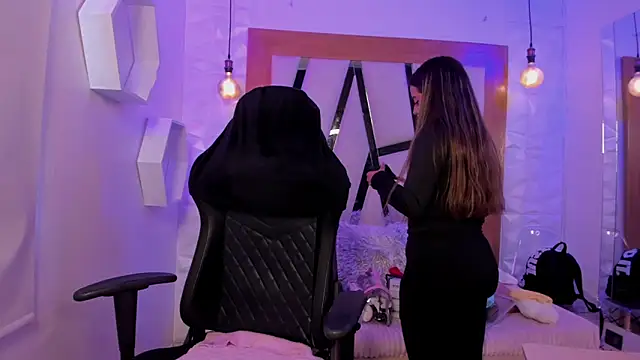 ary cooper  online show from September 24, 2025, 12:30 pm