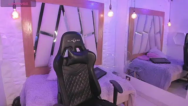 ary cooper  online show from November 17, 2025, 12:44 pm