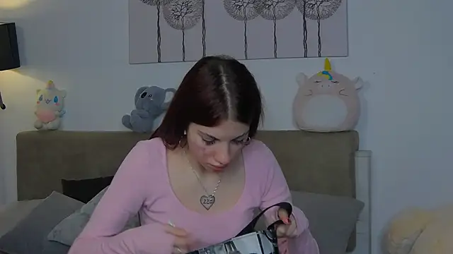 Snapshot of CassKiera chatting on October 19, 2025, 4:57 am CassKiera online show from October 19, 2025, 4:57 am