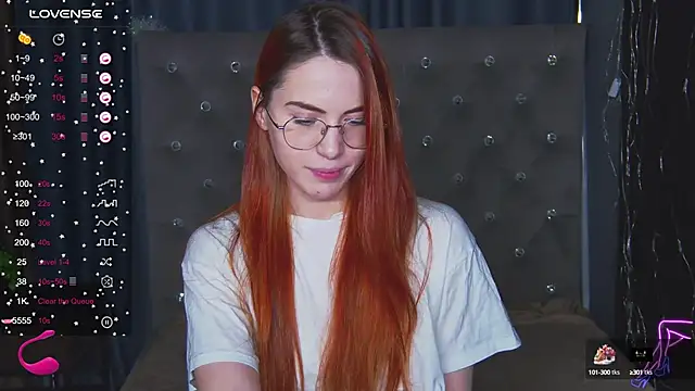 Snapshot of EmilyKents chatting on February 4, 2025, 4:37 am EmilyKents online show from February 4, 2025, 4:37 am