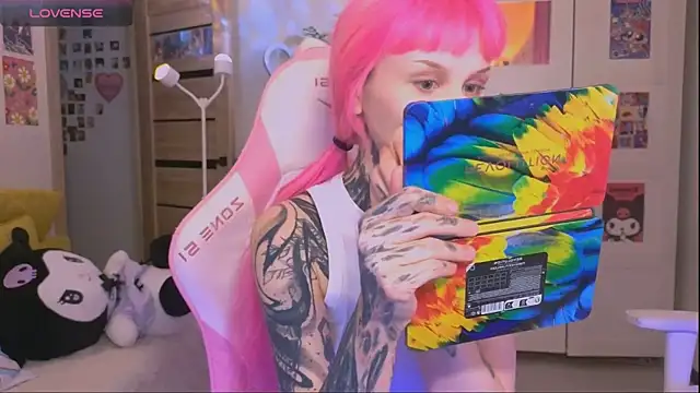 Britney Lynch online show from October 23, 2025, 12:37 pm