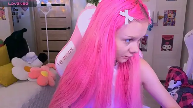 Britney Lynch online show from October 26, 2025, 12:44 pm