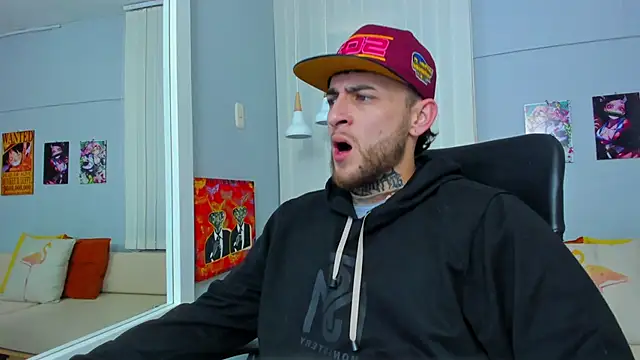 Snapshot of Drako_Lamar chatting on February 4, 2025, 12:22 pm Drako Lamar online show from February 4, 2025, 12:22 pm