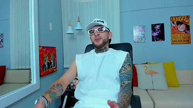 Snapshot of Drako_Lamar chatting on February 5, 2025, 12:49 pm Drako Lamar online show from February 5, 2025, 12:49 pm