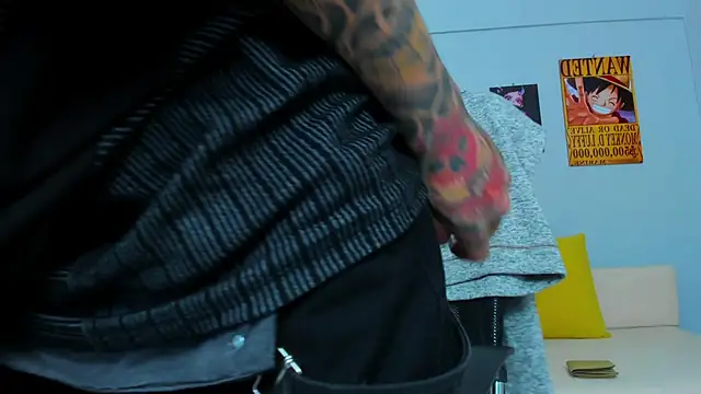 Snapshot of Drako_Lamar chatting on February 18, 2025, 3:32 pm Drako Lamar online show from February 18, 2025, 3:32 pm