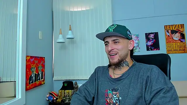 Snapshot of Drako_Lamar chatting on February 24, 2025, 3:53 pm Drako Lamar online show from February 24, 2025, 3:53 pm