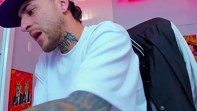 Snapshot of Drako_Lamar chatting on March 21, 2025, 3:57 pm Drako Lamar online show from March 21, 2025, 3:57 pm