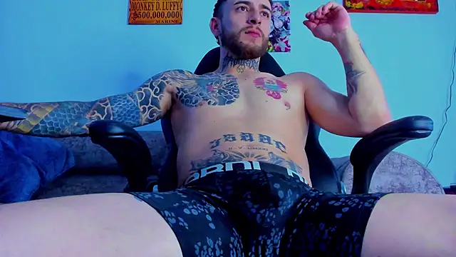 Snapshot of Drako_Lamar chatting on October 15, 2025, 8:09 pm Drako Lamar online show from October 15, 2025, 8:09 pm