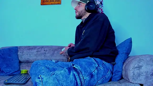 Snapshot of Drako_Lamar chatting on October 17, 2025, 1:42 am Drako Lamar online show from October 17, 2025, 1:42 am