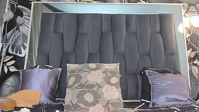 Snapshot of hot_milkbitch chatting on February 7, 2025, 3:23 am hot milkbitch online show from February 7, 2025, 3:23 am