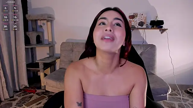 Snapshot of Zarah_Blare chatting on March 18, 2025, 1:32 am Zarah Blare online show from March 18, 2025, 1:32 am