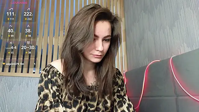 girl with snaketatto0 online show from February 12, 2025, 4:12 am