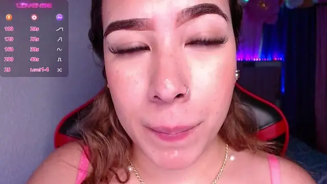 Snapshot of leahtemptation3 chatting on December 10, 2024, 1:54 am leahtemptation3 online show from December 10, 2024, 1:54 am