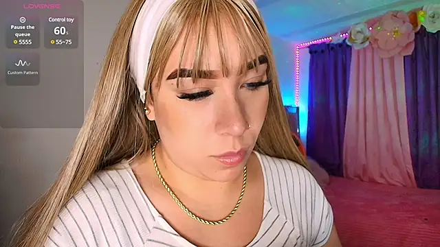 Snapshot of leahtemptation3 chatting on February 17, 2025, 4:53 am leahtemptation3 online show from February 17, 2025, 4:53 am