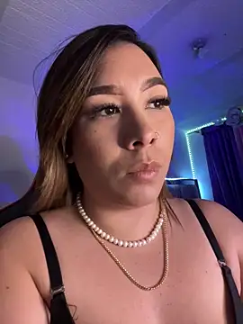 Snapshot of leahtemptation3 chatting on March 22, 2025, 5:17 am leahtemptation3 online show from March 22, 2025, 5:17 am