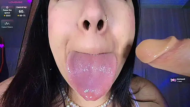 Snapshot of leahtemptation3 chatting on October 5, 2025, 11:08 am leahtemptation3 online show from October 5, 2025, 11:08 am