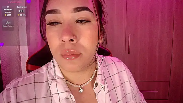 Snapshot of leahtemptation3 chatting on December 3, 2025, 12:03 pm leahtemptation3 online show from December 3, 2025, 12:03 pm