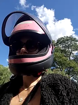 Snapshot of Irresistible24 chatting on November 18, 2025, 6:56 pm Irresistible24 online show from November 18, 2025, 6:56 pm