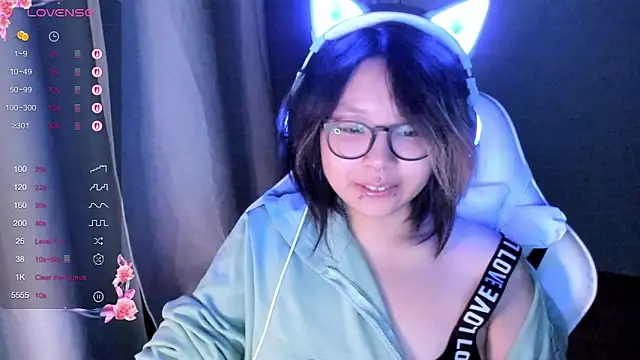 maydaykimmy online show from November 17, 2025, 8:25 pm