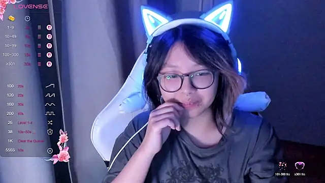 maydaykimmy online show from November 19, 2025, 8:42 pm