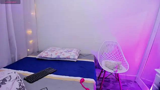 andrea osorio  online show from November 7, 2025, 11:43 am