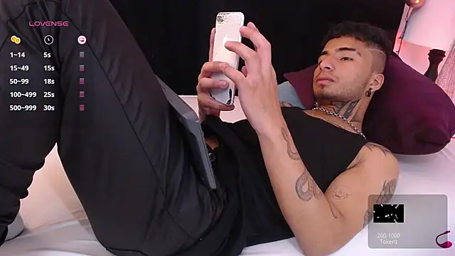 JuanCamiilo 66 online show from December 25, 2024, 5:37 am