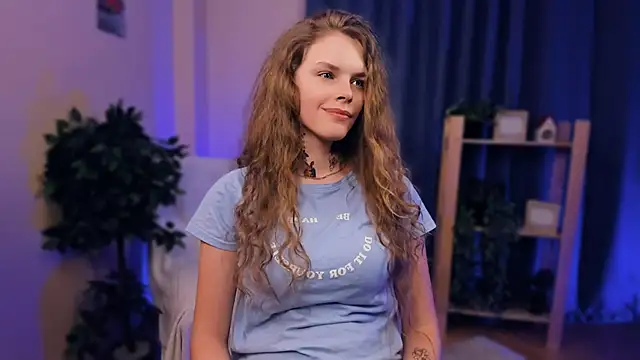 Snapshot of RayaNenlia chatting on February 2, 2025, 11:30 am RayaNenlia online show from February 2, 2025, 11:30 am