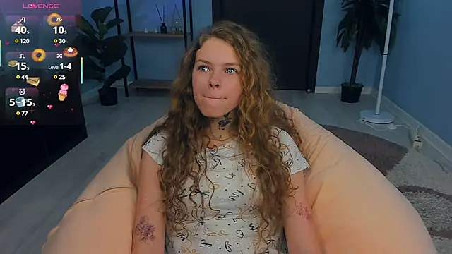 Snapshot of RayaNenlia chatting on March 18, 2025, 11:19 am RayaNenlia online show from March 18, 2025, 11:19 am