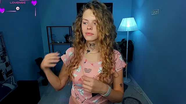 Snapshot of RayaNenlia chatting on October 7, 2025, 4:42 am RayaNenlia online show from October 7, 2025, 4:42 am