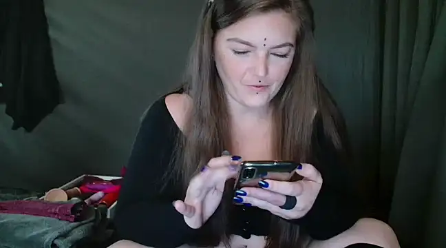 Snapshot of SherineDivine chatting on December 5, 2024, 10:44 am SherineDivine online show from December 5, 2024, 10:44 am