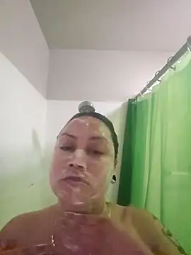 Snapshot of honeeyyy_pot chatting on December 15, 2024, 8:19 am honeeyyy pot online show from December 15, 2024, 8:19 am