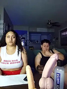 Snapshot of honeeyyy_pot chatting on December 16, 2024, 12:37 am honeeyyy pot online show from December 16, 2024, 12:37 am